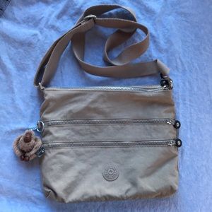 Kipling crossbody bag in fantastic condition